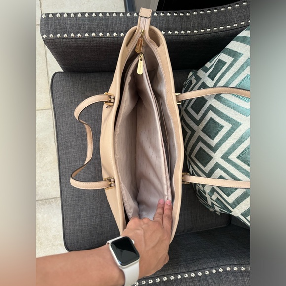 Michael Kors Jet Set Travel Large Saffiano Soft Pink Leather - Picture 6 of 7